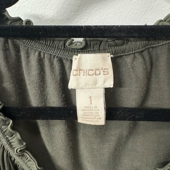 Chico’s Sz 1 (US M/L) Dark Khaki/Olive Green Ruffle Detail V Neck Top GUC - Picture 2 of 10